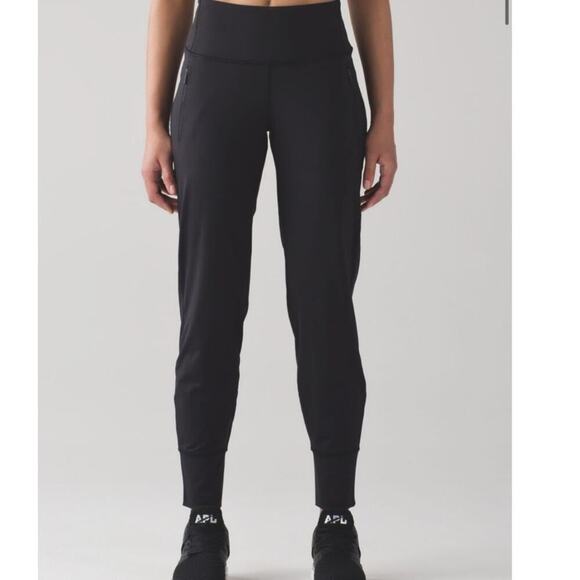 Lululemon Women's Fresh Tracks Pant II, EUC, Size 6 - Picture 5 of 9